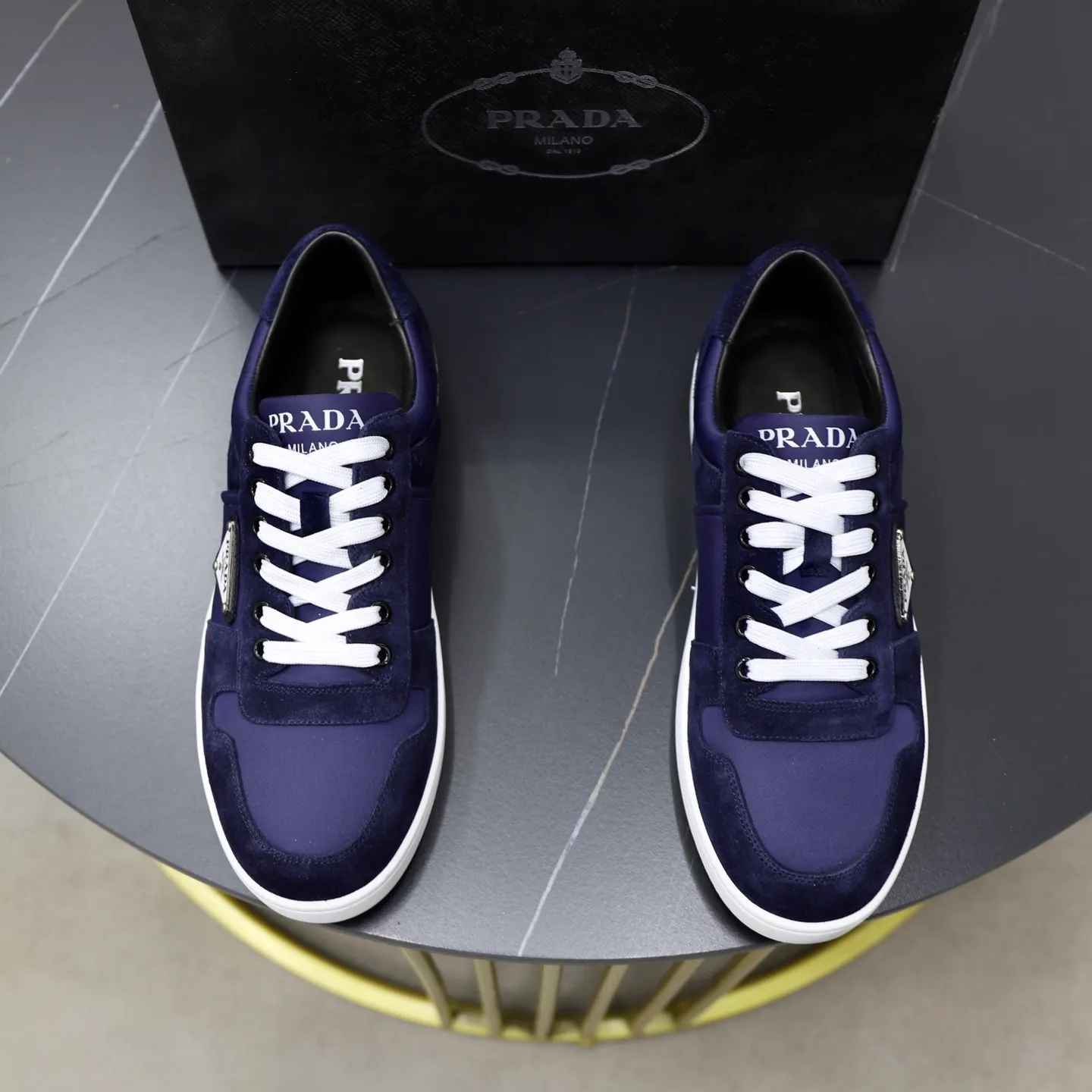 Factory price: 600💰Top original order Brand: PRADA (Prada) Standard code: Men's size 38/44 (45 can be customized) Grade: Same as the official website Material: Original cowhide surface splicing, cowhide lining, original wear-resistant soft outsole Style category: casual sports shoes, young fashion, European and American trends, British style Color: actual picture color